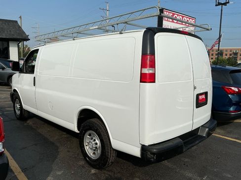 Used 2017 Chevrolet Express 2500 RWD image 4