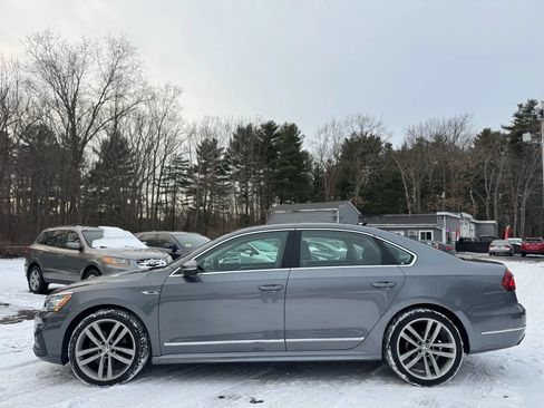 Used 2017 Volkswagen Passat 1.8T R-Line w/ R-Line Lighting Package image 8