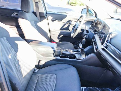Used 2024 Kia Sportage LX image 11