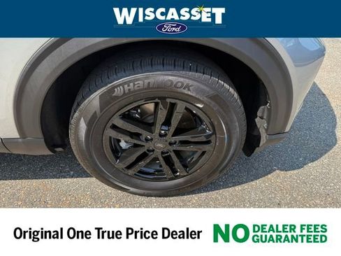 Certified 2022 Ford Explorer XLT w/ Equipment Group 202A image 30