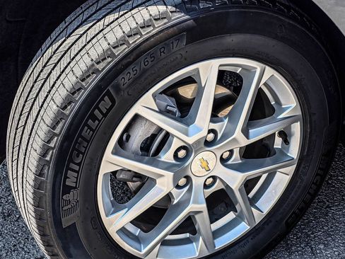 Used 2024 Chevrolet Equinox LT FWD image 10