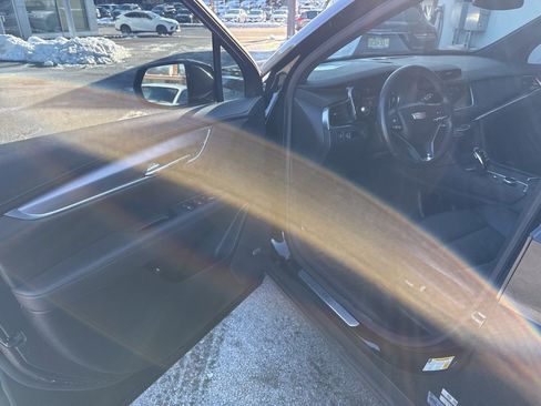 Used 2024 Cadillac XT6 Luxury image 15