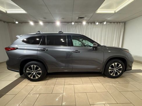 Used 2022 Toyota Highlander XLE image 6