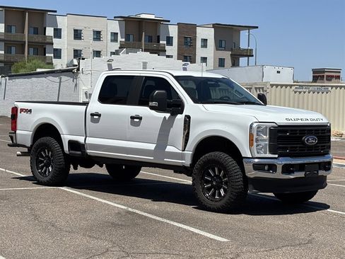 Used 2023 Ford F250 4x4 Crew Cab Super Duty image 2