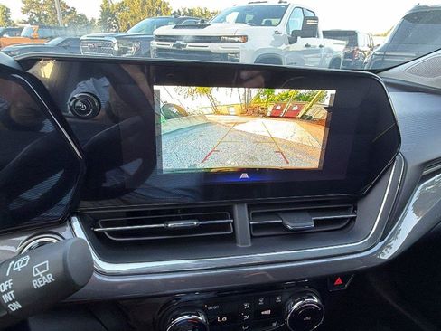New 2026 Chevrolet Trax ACTIV w/ Sunroof Package FWD image 27