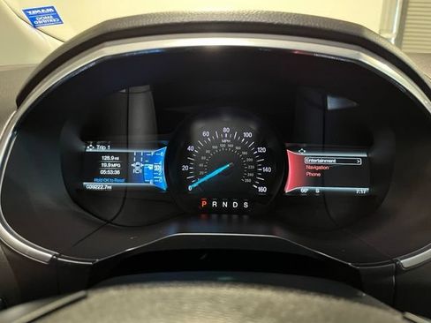 Used 2018 Ford Edge Titanium w/ Equipment Group 302A AWD/4WD image 24