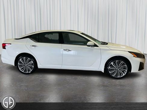 New 2025 Nissan Altima 2.5 SL image 4