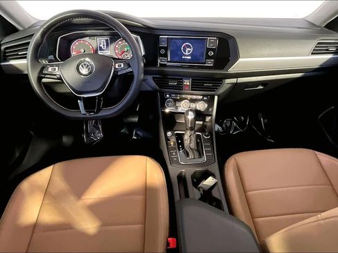 Used 2021 Volkswagen Jetta SE w/ SE Cold Weather Package image 15