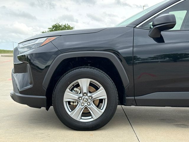 Used 2025 Toyota RAV4 LE AWD/4WD image 5