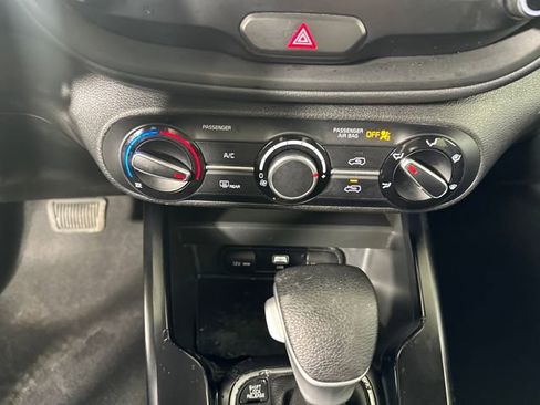 Used 2023 Kia Soul LX w/ LX Technology Package image 23