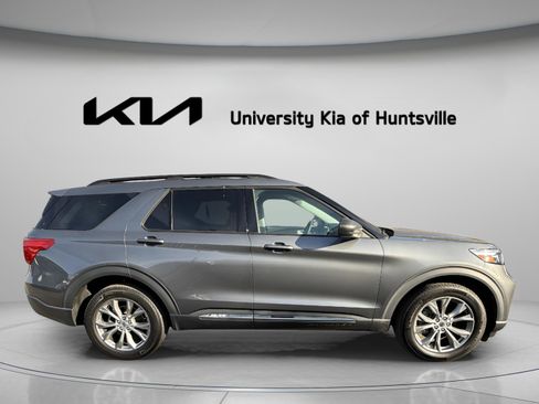 Used 2022 Ford Explorer XLT w/ Equipment Group 202A image 8