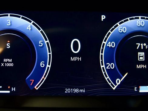 Used 2023 Jeep Grand Cherokee Overland w/ Luxury Tech Group IV AWD/4WD image 31