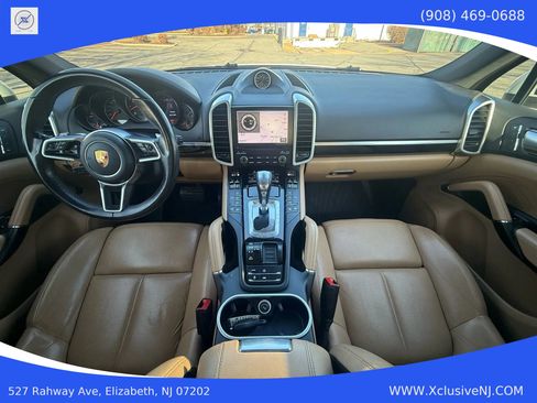 Used 2018 Porsche Cayenne image 19