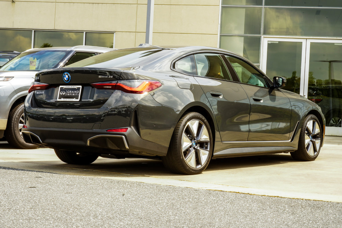 Used 2023 BMW i4 eDrive35 RWD image 12