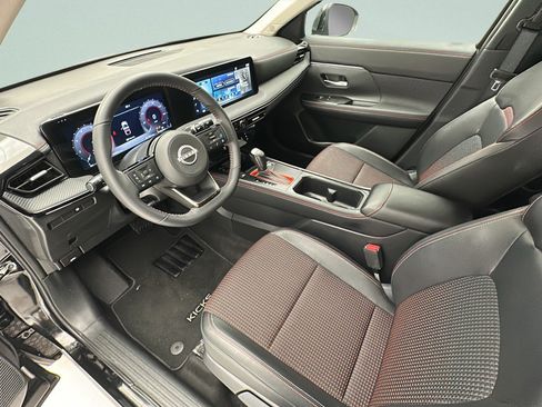 Used 2025 Nissan Kicks SR AWD/4WD image 11