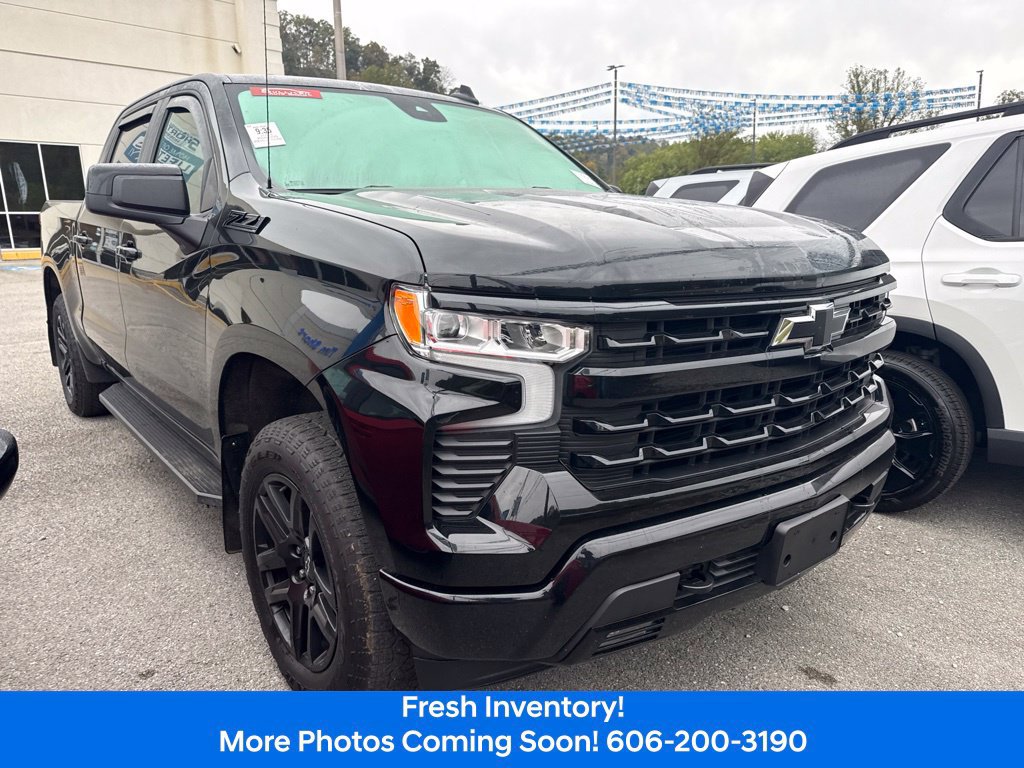 Used 2023 Chevrolet Silverado 1500 RST AWD/4WD image 3