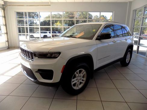 Used 2024 Jeep Grand Cherokee Laredo w/ MOPAR Finishing Package image 3