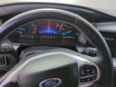 Used 2022 Ford Explorer XLT image 18