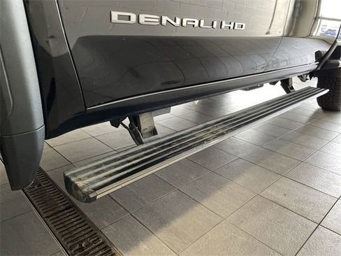 Used 2023 GMC Sierra 3500 Denali w/ Denali Black Diamond Edition image 9