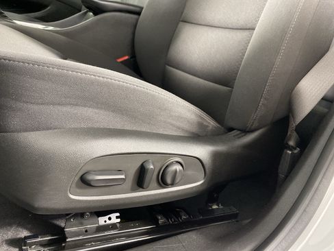 Used 2023 Chevrolet Malibu LT FWD image 16