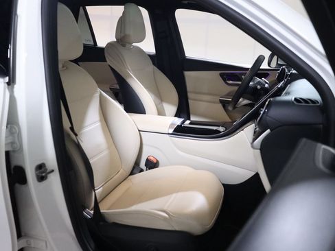 Used 2024 Mercedes-Benz GLC 300 4MATIC image 57