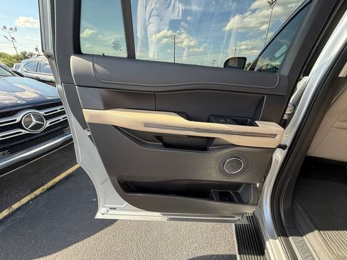 Used 2022 Ford Expedition Max XLT AWD/4WD image 18