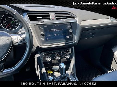 Used 2018 Volkswagen Tiguan SEL AWD/4WD image 6