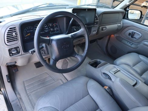 Used 1999 Chevrolet Suburban 2WD w/ Preferred Equipment Group 3 image 21