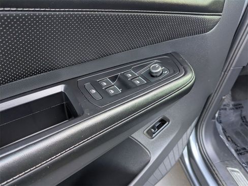 Used 2024 Volkswagen Atlas SE image 13