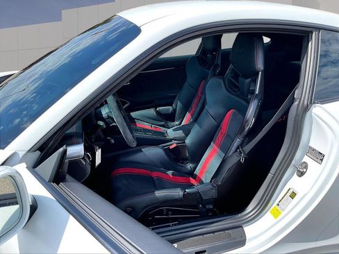 Used 2018 Porsche 911 GT3 RWD image 5