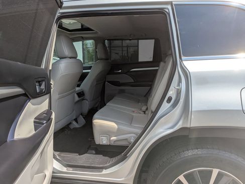 Used 2018 Toyota Highlander XLE AWD/4WD image 41