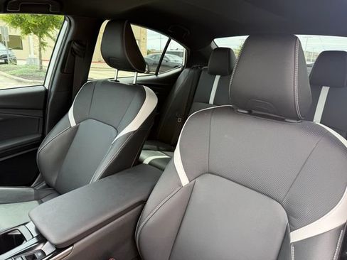 Used 2025 Toyota Camry SE w/ Convenience Package FWD image 10