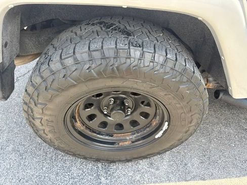 Used 2012 Jeep Wrangler Unlimited Sahara AWD/4WD image 9