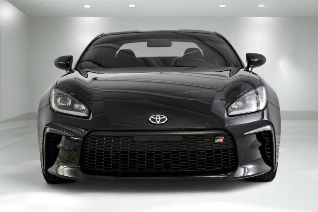 Used 2024 Toyota GR86 RWD image 4