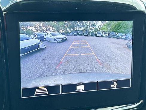 Used 2021 Chevrolet Traverse LT FWD image 20