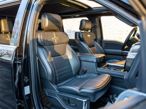 Used 2024 Ford F450 Platinum w/ FX4 Off-Road Package image 38