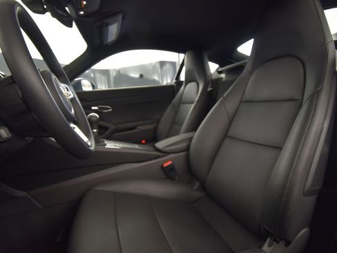 Used 2025 Porsche 718 Cayman image 5