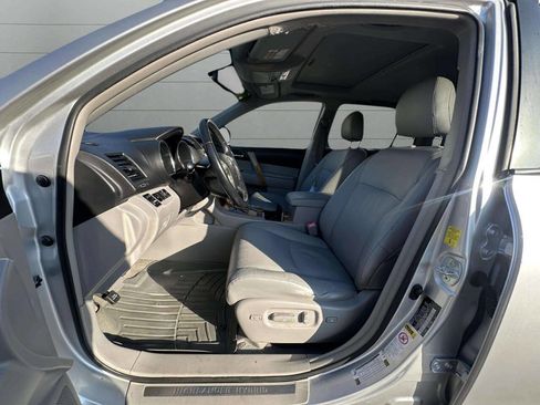 Used 2010 Toyota Highlander Limited image 13