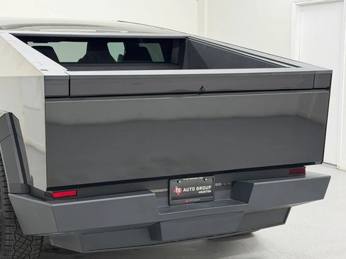 Used 2025 Tesla Cybertruck 2WD Crew Cab image 84