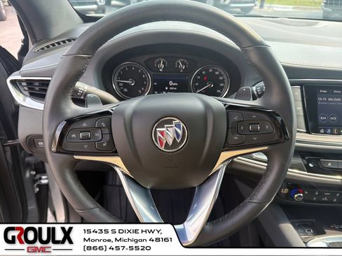 Used 2023 Buick Enclave Essence w/ Sport Touring Edition AWD/4WD image 15