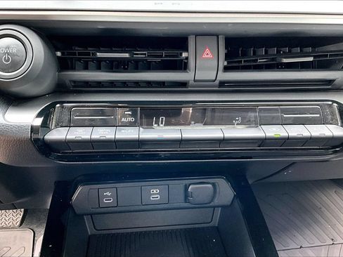 Used 2024 Toyota Prius LE FWD image 25