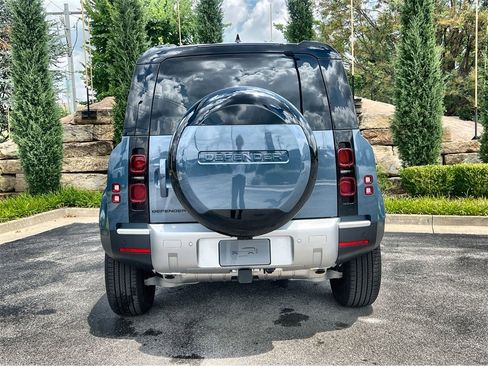 Used 2025 Land Rover Defender 110 S image 4