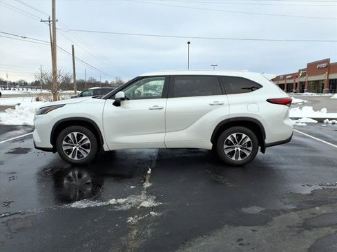 Used 2022 Toyota Highlander XLE image 4