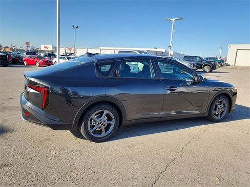New 2025 Kia K4 LXS image 2