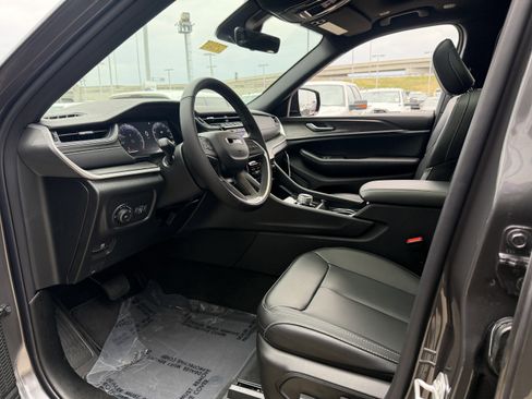 New 2025 Jeep Grand Cherokee L Limited w/ Trailer Tow Package image 30