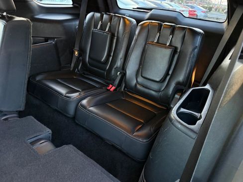 Used 2017 Ford Explorer Limited image 10