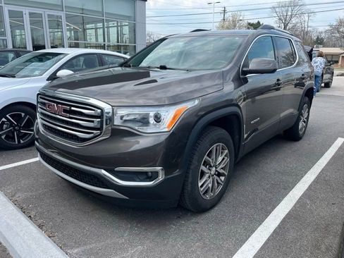 Used 2019 GMC Acadia SLE image 2