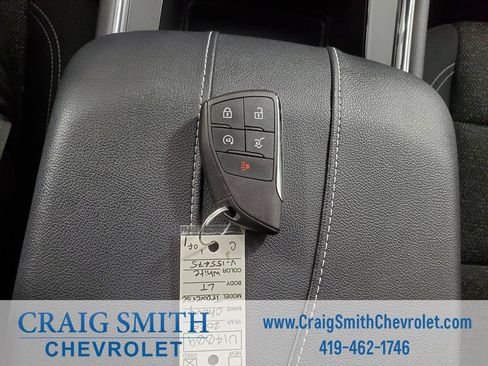 Used 2025 Chevrolet Traverse LT FWD image 29