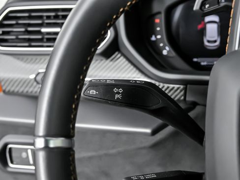 Used 2022 Lamborghini Urus image 32