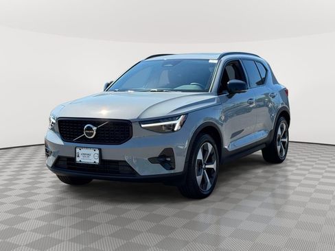 Used 2026 Volvo XC40 B5 Plus w/ Protection Package Premier AWD/4WD image 2